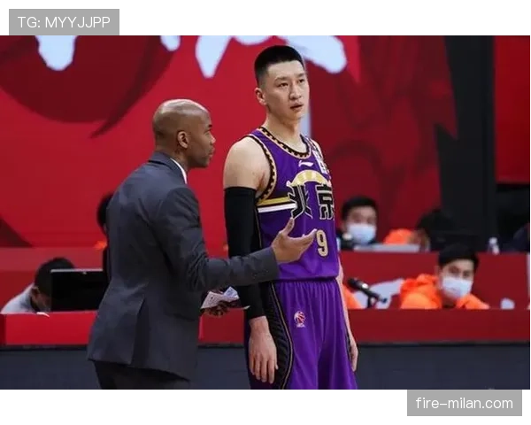 马布里无球跑动效率提升,改变进攻节奏主导关键回合 马布里无球跑动效率提升,改变进攻节奏主导关键回合